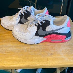 Nike Airmax pink black and white size 9